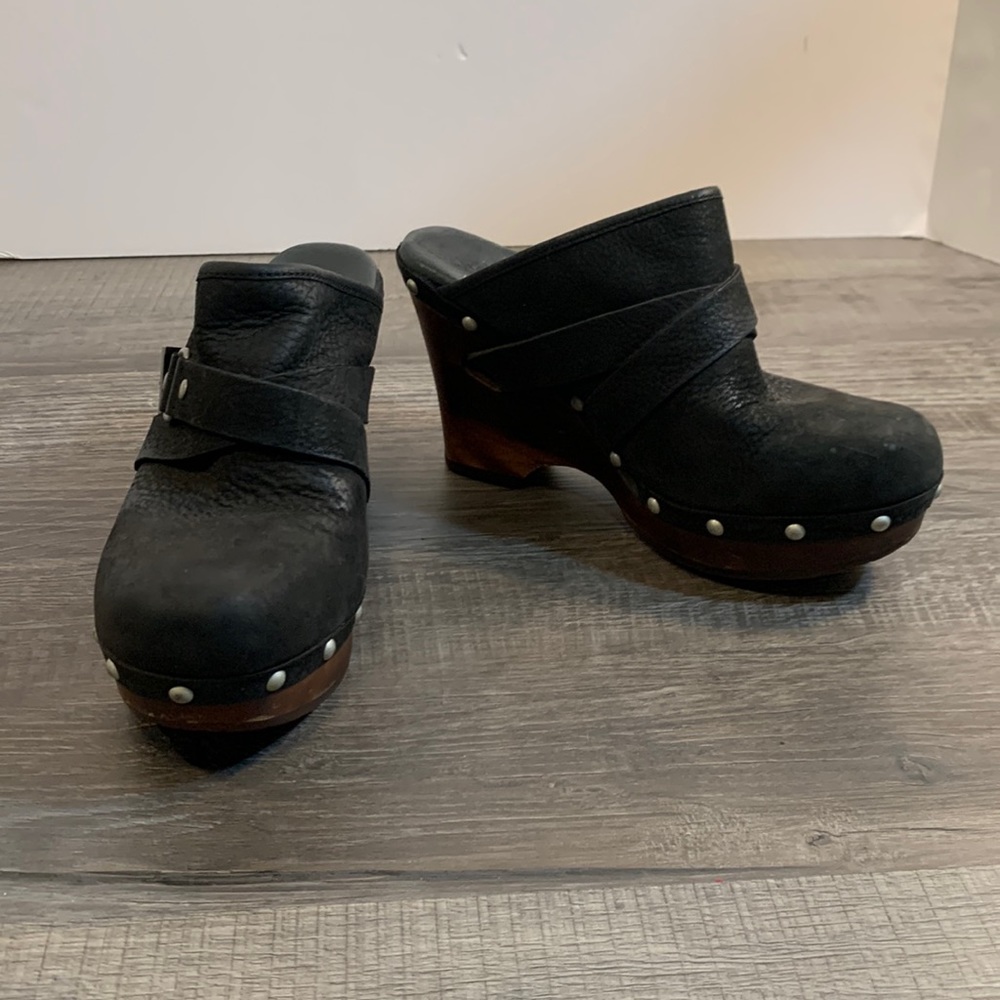 Ugg wedge clogs size 7
